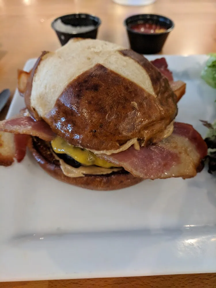 Peanutbutter Bacon Cheeseburger